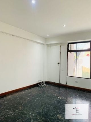 Oficina en venta  zona 10 sobre diagonal 6 frente a Oakland Place — Oficina en Venta en Zona 10, Guatemala, Ciudad — miniatura 1 de 13