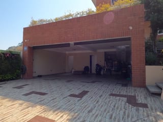 Vendo Lujosa y Amplia Propiedad en Residencial Alto Valle, dentro de El Socorro Km. 12.7 Carretera a El Salvador — Casa en Venta en Alto Valle, Carretera a El Salvador, Guatemala, Ciudad — miniatura 6 de 17