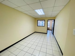 Oficina en Renta de 94 mts2 Zona 10 Entrada a Oakland  — Oficina en Alquiler en Zona 10, Guatemala, Ciudad — miniatura 1 de 6