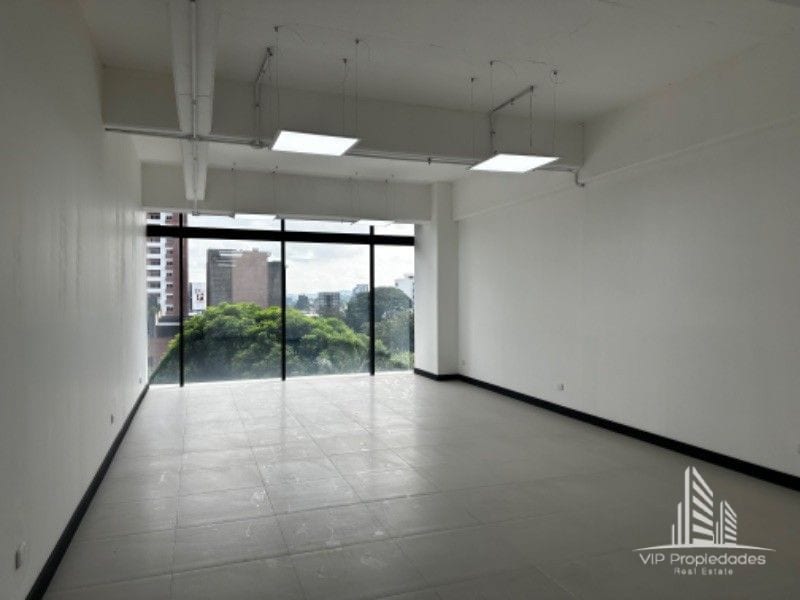 Edificio 01010, Z. 10, oficina en alquiler — Oficina en Alquiler en Zona 10, Guatemala, Ciudad — foto 1 de 7
