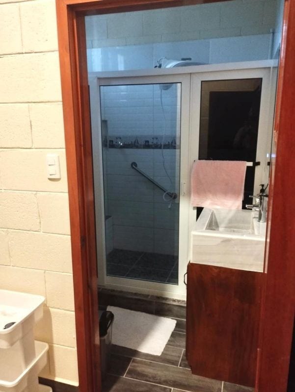 LIVINGSTON IZABAL Vendo Casa con terreno de 1609 Varas Cercana a Río Dulce — Casa en Venta en Livingston, Izabal — foto 3 de 9