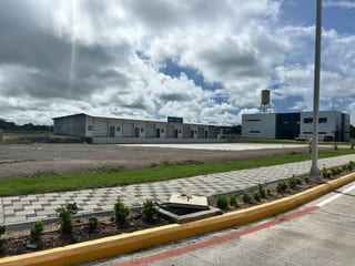 Bodegas en renta Parque industrial Zona Libre Quetzal — Bodega / Ofibodega en Alquiler en Puerto Quetzal, Escuintla — miniatura 1 de 10