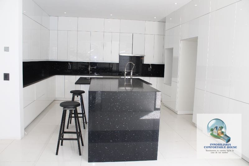 Casa  Lujosa de 2 niveles cerca de Trigales Quetzaltenango — Casa en Venta en Quetzaltenango, Quetzaltenango — foto 3 de 15