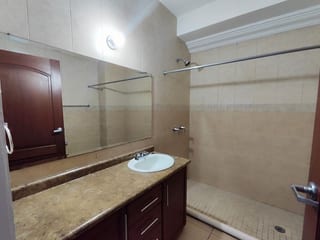 Alquiler de apartamento semi amueblado en zona 16 — Apartamento en Alquiler en La Montaña, Zona 16, Guatemala, Ciudad — miniatura 3 de 6