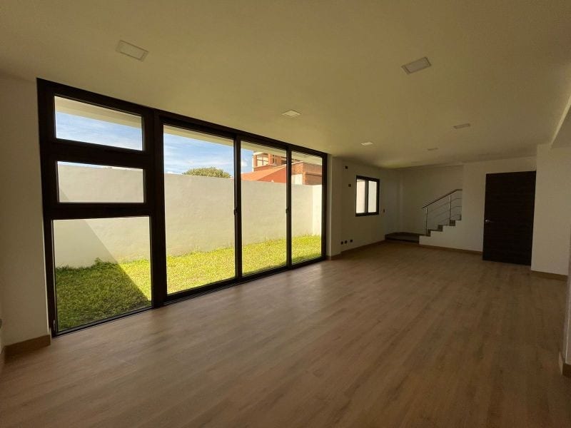 Lindas Casas para Estrenar en Altos de Vista Hermosa Zona 15 VH1 la Isla — Casa en Venta en Vista Hermosa I, Zona 15, Guatemala, Ciudad — foto 1 de 15