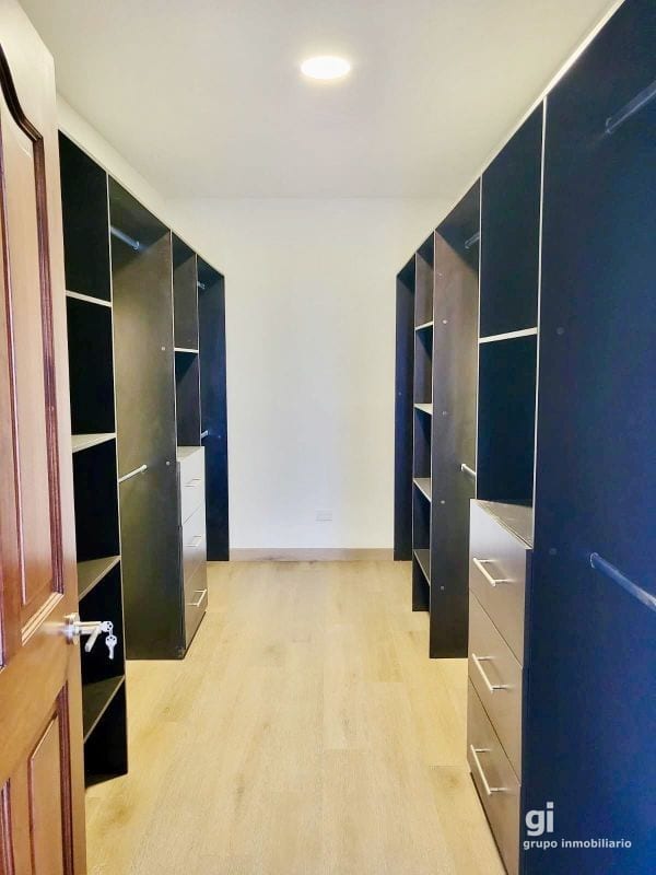 Apartamento totalmente remodelado en renta, excelente ubicación, zona 14 — Apartamento en Alquiler en Zona 14, Guatemala, Ciudad — foto 2 de 13