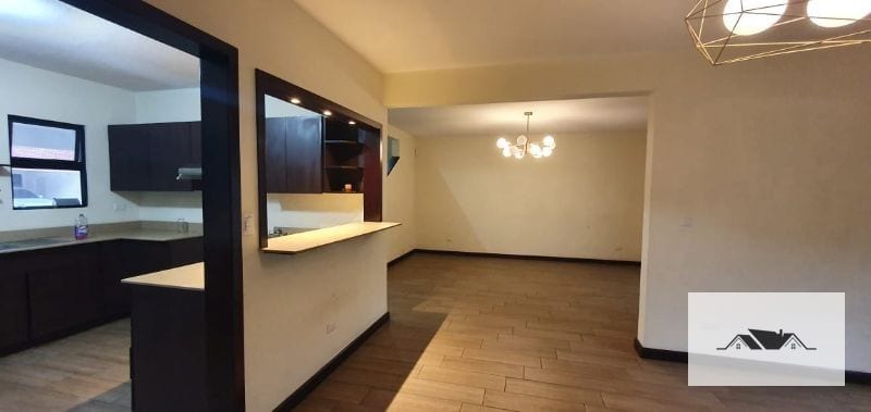 EN RENTA AMPLIA CASA ZONA 16 CONDOMINIO PORTALES DE SAN ISIDRO — Casa en Alquiler en Portal de San Isidro III, Zona 16, Guatemala, Ciudad — foto 11 de 16