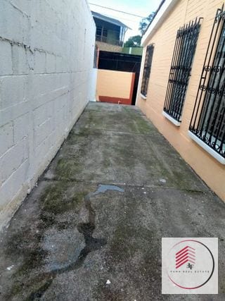 SE RENTA LINDA CASA EN MONTERREAL ZONA 4 DE MIXCO — Casa en Alquiler en Zona 4 Mixco, Guatemala, Ciudad — miniatura 11 de 17