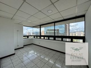 Oficina de 225 m² en Renta en Zona 10. — Oficina en Alquiler en Topacio Azul, Zona 10, Guatemala, Ciudad — miniatura 2 de 9