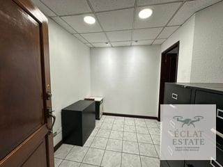 Oficina de 225 m² en Renta en Zona 10. — Oficina en Alquiler en Topacio Azul, Zona 10, Guatemala, Ciudad — miniatura 8 de 9