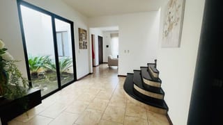 PRECIOSA CASA EN LAZOS DE FRAIJANES — Casa en Alquiler en Lazos de Fraijanes, Carretera a El Salvador, Guatemala, Ciudad — miniatura 2 de 16