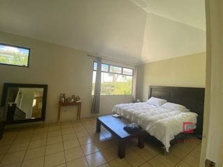 Acogedora Casa en Venta en Hacienda Vista Hermosa — Casa en Venta en Zona 8 Mixco, Guatemala, Ciudad — miniatura 1 de 15