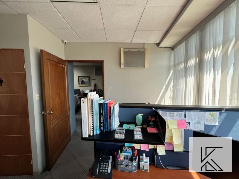 Linda oficina en alquiler y amueblada en Centro Corporativo Muxbal — Oficina en Alquiler en Muxbal, Guatemala, Ciudad — foto 3 de 9
