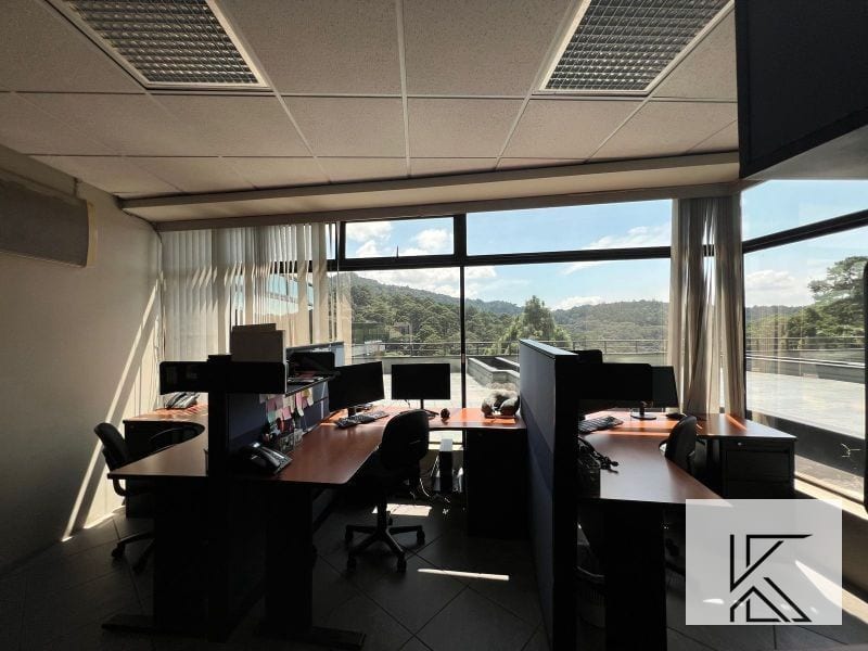 Linda oficina en alquiler y amueblada en Centro Corporativo Muxbal — Oficina en Alquiler en Muxbal, Guatemala, Ciudad — foto 5 de 9