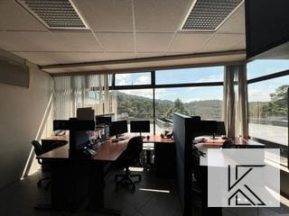 Linda oficina en alquiler y amueblada en Centro Corporativo Muxbal — Oficina en Alquiler en Muxbal, Guatemala, Ciudad — miniatura 5 de 9