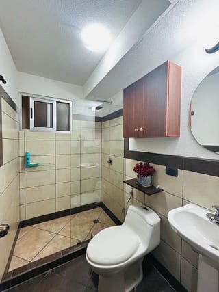 Apartamento en venta en zona 16 con cocina renovada — Apartamento en Venta en Bosques de Euskadi, Zona 16, Guatemala, Ciudad — miniatura 3 de 15