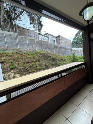Apartamento en venta en zona 16 con cocina renovada — Apartamento en Venta en Bosques de Euskadi, Zona 16, Guatemala, Ciudad — miniatura 12 de 15