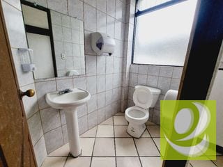 AMPLIA OFICINA EN ALQUILER/RENTA EN ZONA 11 COLONIA TOLEDO — Oficina en Alquiler en Utatlán II, Zona 11, Guatemala, Ciudad — miniatura 10 de 13
