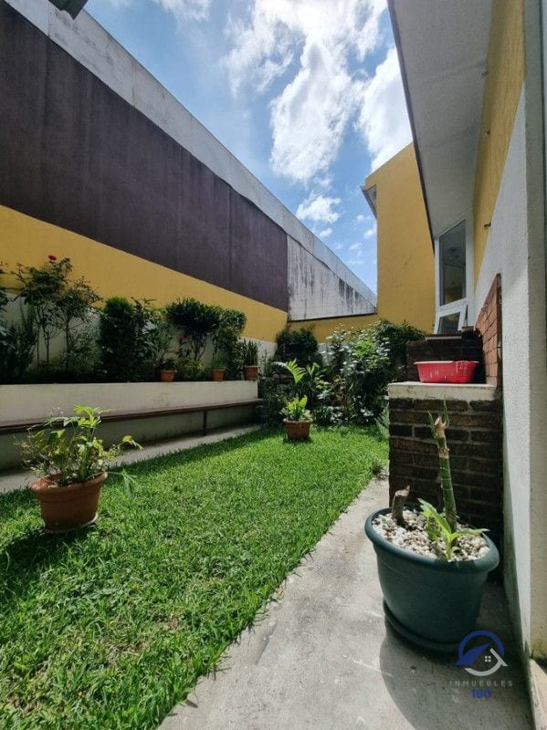 CASA EN VENTA EN LAS CHARCAS -  ZONA 11 - GUATEMALA — Casa en Venta en Las Charcas, Zona 11, Guatemala, Ciudad — foto 2 de 17
