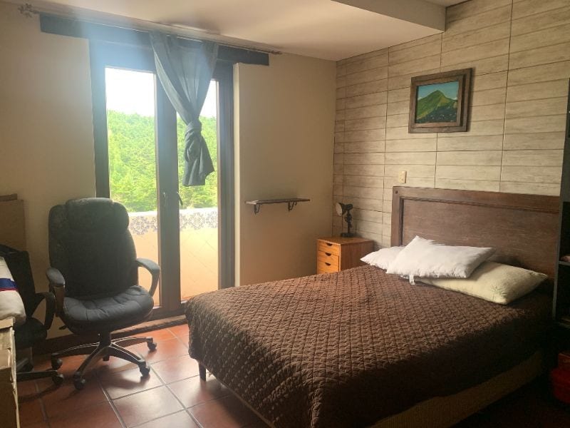LA FORESTA HERMOSA CASA CON ESTILO ANTIGÙEÑO — Casa en Venta en La Foresta, Carretera a El Salvador, Guatemala, Ciudad — foto 2 de 17