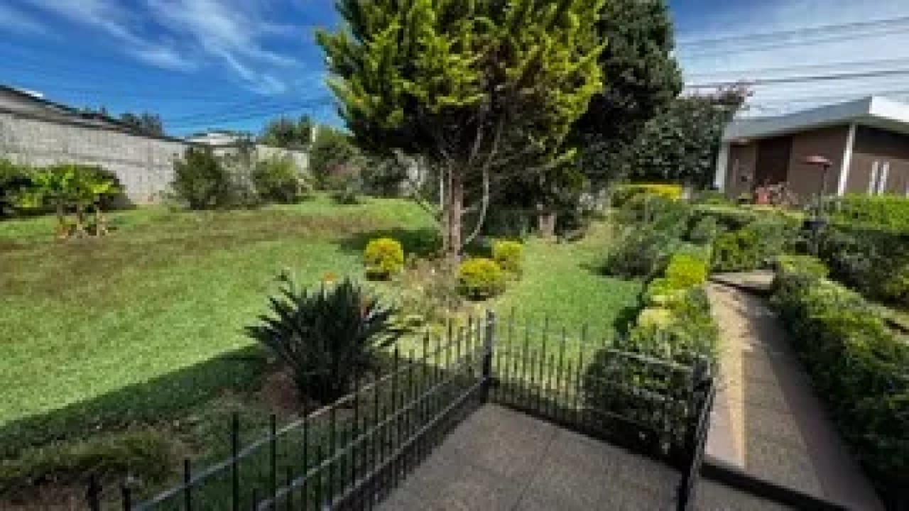 Venta de Casa con Extenso Terreno en San Cristobal Sector A10 — Casa en Venta en Zona 8 Mixco, Guatemala, Ciudad — foto 2 de 17