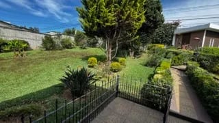 Venta de Casa con Extenso Terreno en San Cristobal Sector A10 — Casa en Venta en Zona 8 Mixco, Guatemala, Ciudad — miniatura 2 de 17