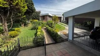 Venta de Casa con Extenso Terreno en San Cristobal Sector A10 — Casa en Venta en Zona 8 Mixco, Guatemala, Ciudad — miniatura 1 de 17