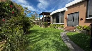 Venta de Casa con Extenso Terreno en San Cristobal Sector A10 — Casa en Venta en Zona 8 Mixco, Guatemala, Ciudad — miniatura 10 de 17