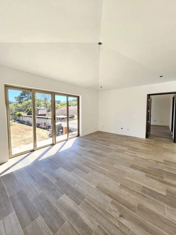 HERMOSA CASA NUEVA EN SAN ANTONIO CON AMPLIO TERRENO KM 16.5 CAES — Casa en Venta en Carretera a El Salvador, Guatemala, Ciudad — foto 5 de 8