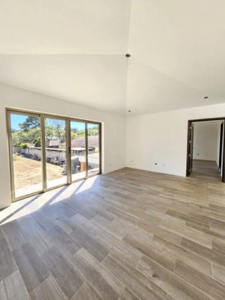 HERMOSA CASA NUEVA EN SAN ANTONIO CON AMPLIO TERRENO KM 16.5 CAES — Casa en Venta en Carretera a El Salvador, Guatemala, Ciudad — miniatura 5 de 8