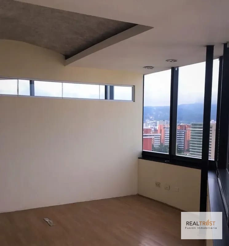 RENTA OFICINA PENTHOUSE MURANO CENTER ZONA 10 — Oficina en Alquiler en Zona 10, Guatemala, Ciudad — foto 4 de 5