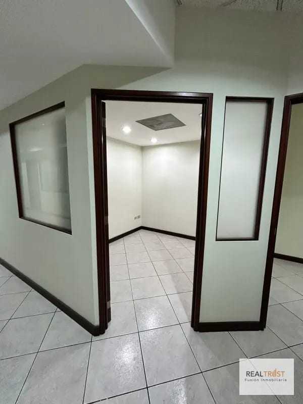 OFICINA EN RENTA EUROPLAZA ZONA 14 — Oficina en Alquiler en Zona 14, Guatemala, Ciudad — foto 1 de 13