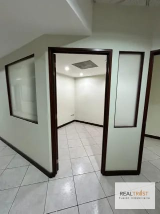 OFICINA EN RENTA EUROPLAZA ZONA 14 — Oficina en Alquiler en Zona 14, Guatemala, Ciudad — miniatura 1 de 13