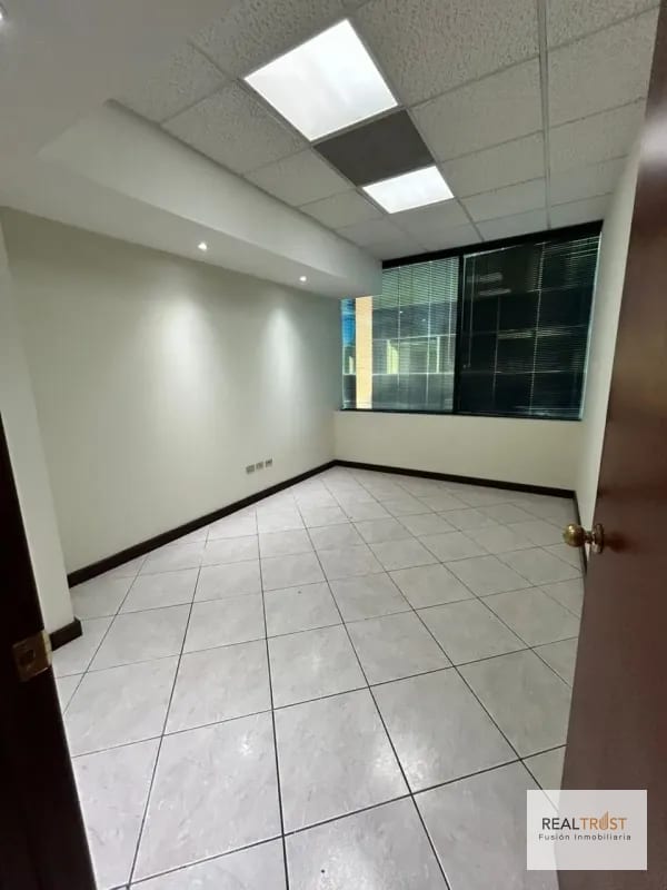 OFICINA EN RENTA EUROPLAZA ZONA 14 — Oficina en Alquiler en Zona 14, Guatemala, Ciudad — foto 11 de 13