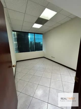 OFICINA EN RENTA EUROPLAZA ZONA 14 — Oficina en Alquiler en Zona 14, Guatemala, Ciudad — miniatura 9 de 13