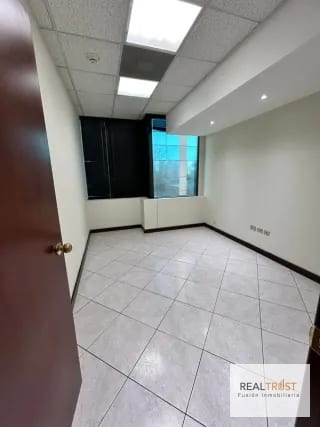 OFICINA EN RENTA EUROPLAZA ZONA 14 — Oficina en Alquiler en Zona 14, Guatemala, Ciudad — miniatura 6 de 13