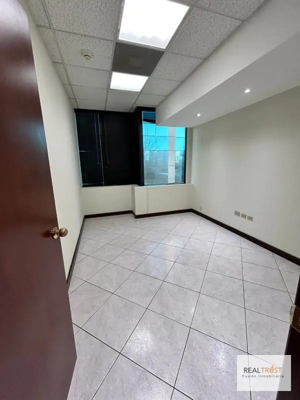 OFICINA EN RENTA EUROPLAZA ZONA 14 — Oficina en Alquiler en Zona 14, Guatemala, Ciudad — foto 6 de 13
