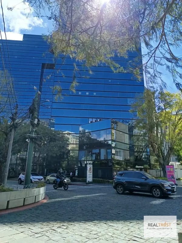 OFICINAS EN ALQUILER EN EL CORAZÓN DE ZONA 10 — Oficina en Alquiler en Zona 10, Guatemala, Ciudad — foto 2 de 8