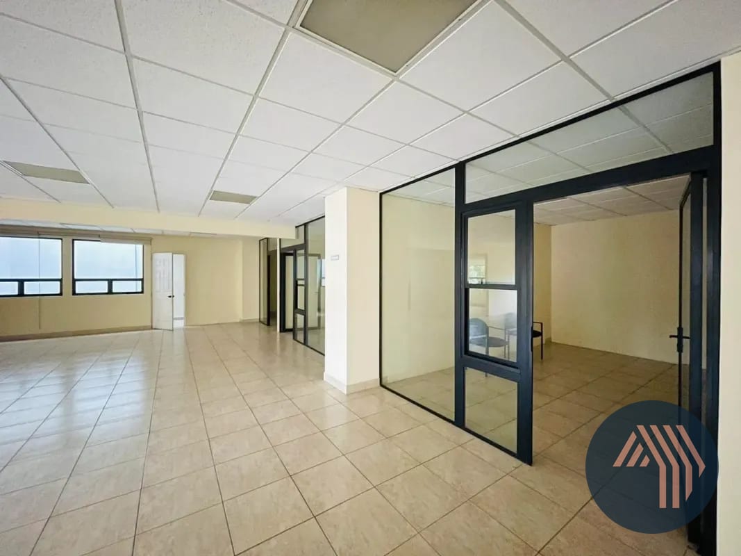 ALQUILER DE CÉNTRICAS OFICINAS - EDIFICIO CONDESA, ZONA 13 — Oficina en Alquiler en Zona 13, Guatemala, Ciudad — foto 1 de 10