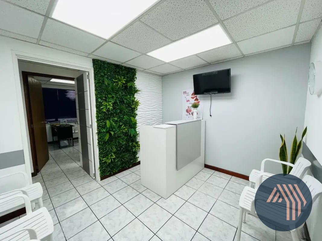 ALQUILER DE CLINICA AMUEBLADA - SANTA CLARA, ZONA 10 — Oficina en Alquiler en Zona 10, Guatemala, Ciudad — foto 1 de 6