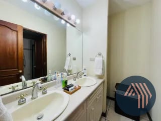 ALQUILER DE AMPLIO APTO. AMUEBLADO - TORRE CASTELAR, ZONA 10 — Apartamento en Alquiler en Torre Castelar, Zona 10, Guatemala, Ciudad — miniatura 8 de 10