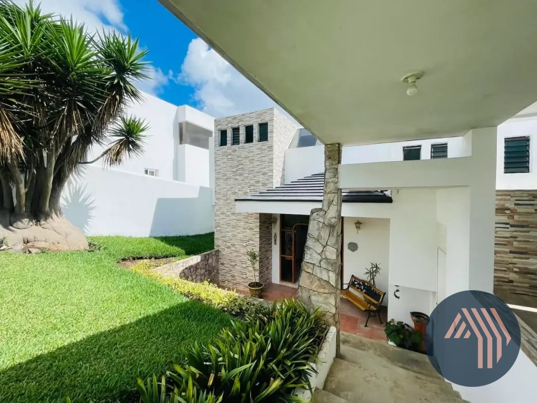 VENTA DE AMPLIA CASA - COLINAS DE ANDALUCÍA, KM 16.5 CES — Casa en Venta en Colinas De Andalucia, Carretera a El Salvador, Guatemala, Ciudad — foto 1 de 10