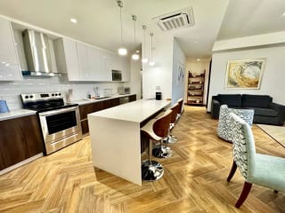 Apartamento amueblado 3 dormitorios y cuarto de servicios, zona 10 — Apartamento en Alquiler en Zona 10, Guatemala, Ciudad — miniatura 13 de 14