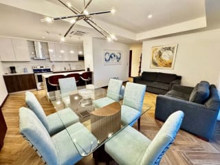 Apartamento amueblado 3 dormitorios y cuarto de servicios, zona 10 — Apartamento en Alquiler en Zona 10, Guatemala, Ciudad — miniatura 12 de 14