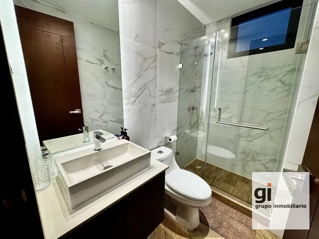Apartamento amueblado 3 dormitorios y cuarto de servicios, zona 10 — Apartamento en Alquiler en Zona 10, Guatemala, Ciudad — foto 8 de 14