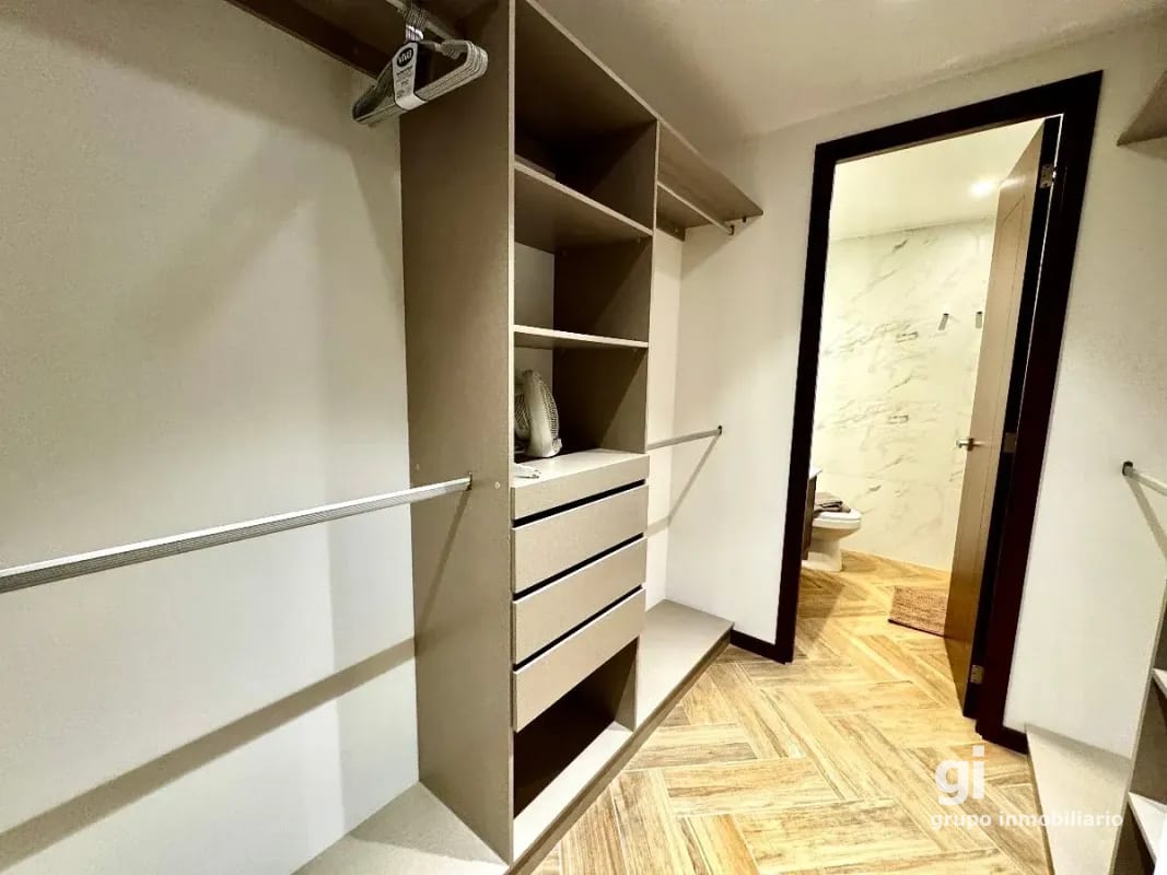 Apartamento amueblado 3 dormitorios y cuarto de servicios, zona 10 — Apartamento en Alquiler en Zona 10, Guatemala, Ciudad — foto 4 de 14