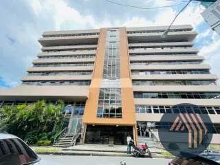 ALQUILER DE CÉNTRICAS OFICINAS DESDE 80MT2 - PLAZA MARÍTIMA, ZONA 10 — Oficina en Alquiler en Zona 10, Guatemala, Ciudad — miniatura 1 de 10