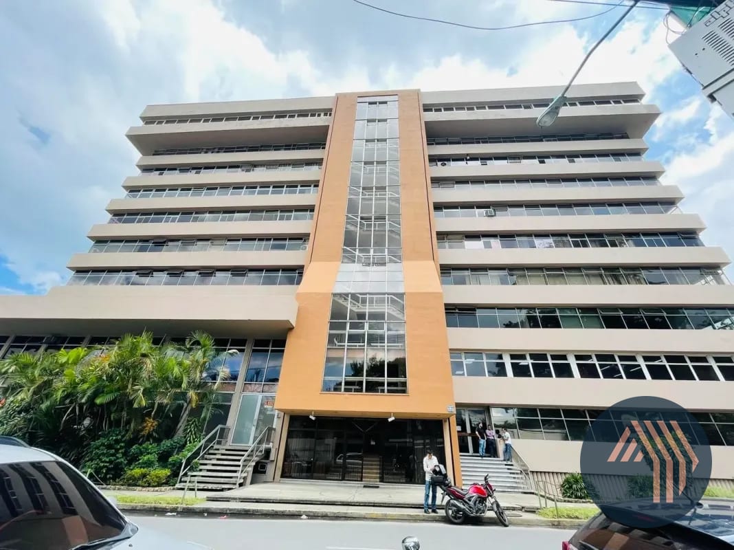 ALQUILER DE CÉNTRICAS OFICINAS DESDE 80MT2 - PLAZA MARÍTIMA, ZONA 10 — Oficina en Alquiler en Zona 10, Guatemala, Ciudad — foto 1 de 10