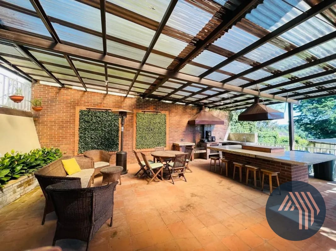 VENTA DE AMPLIA CASA - LOMAS DE SAN RAFAEL, KM 16 CES — Casa en Venta en Lomas de San Rafael, Carretera a El Salvador, Guatemala, Ciudad — foto 3 de 10