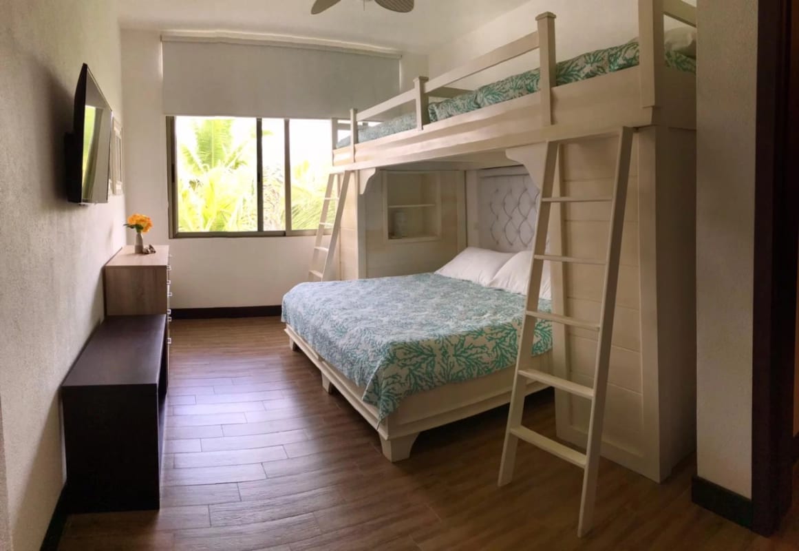 Villa residencial enfrente al mar 4 dormitorios en venta en exclusivo condominio en Monterrico — Casa en Venta en Monterrico, Santa Rosa — foto 4 de 14
